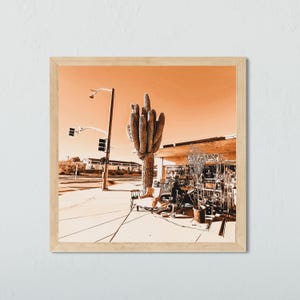 Yucca Valley, Straßenfotografie, quadratischer Druck, Kaktus Poster, Reise Kalifornien