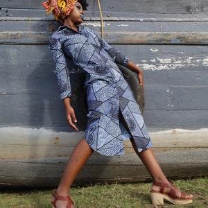 IMAN SHIRTDRESS Este vestido camisero en estampado de cera africana es un imprescindible versátil