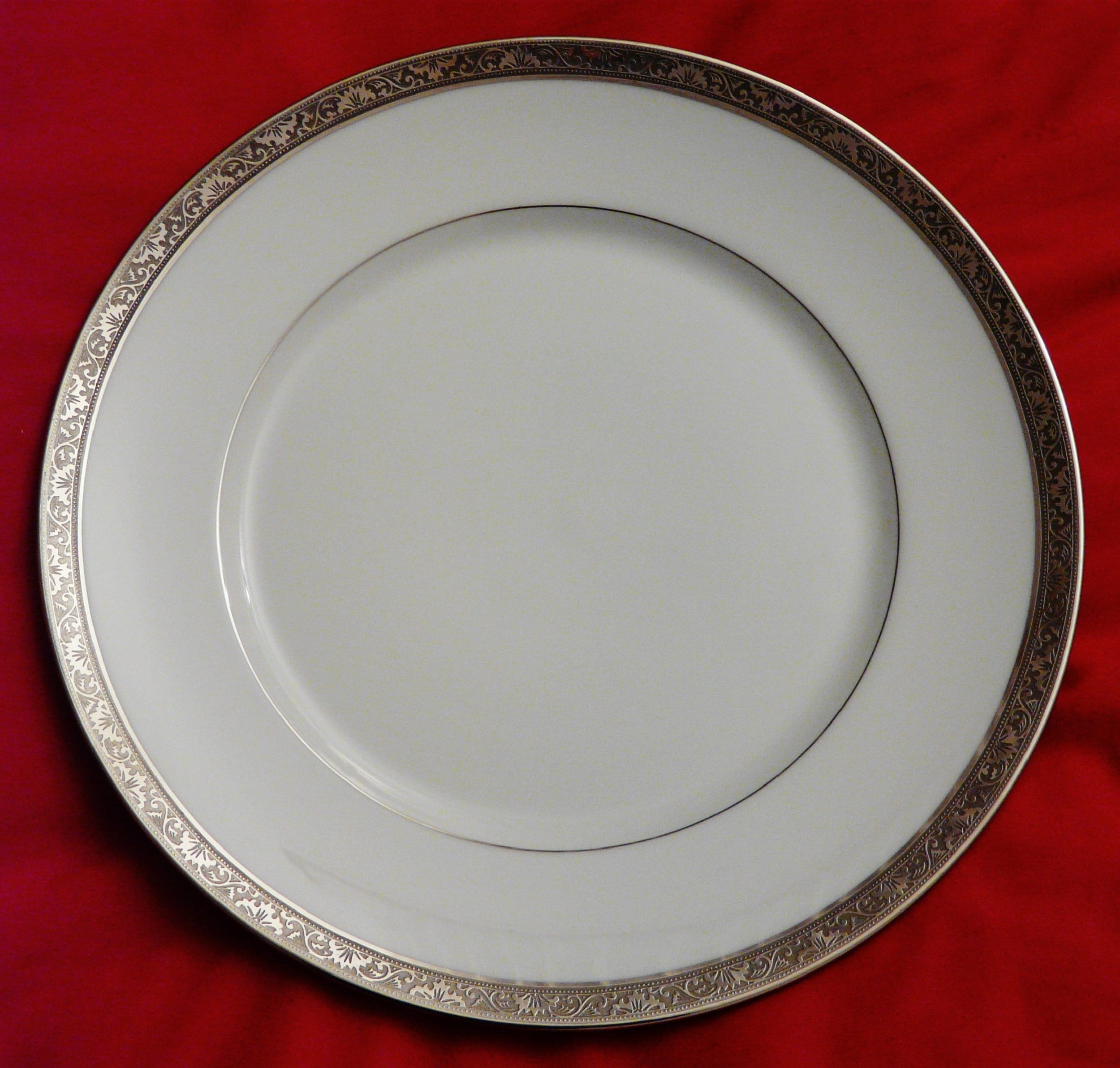 Assiette En Porcelaine