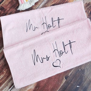 Personalised Wedding Bath Towel Set / Wedding Towel Set / Personalized Wedding towels / 2nd Anniversary  / Mr and Mrs Towels /