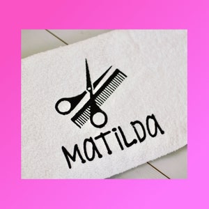 Geborduurde kappershanddoek: gepersonaliseerd salonhanddoek, schaar- en kamontwerp