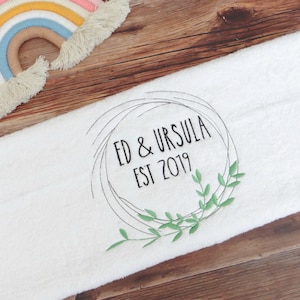 Personalised Wedding Bath Towel Set / Wedding Towel Set / Personalized Wedding towels / 2nd Anniversary  / Mr and Mrs Towels /