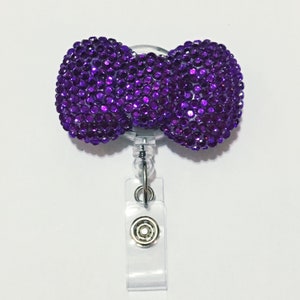 Full Bling lila Cutie Bow Strasssteine Kitty Bow versenkbare ID Ausweisrolle - Alligator Swivel Clip ID Ausweishalter - T