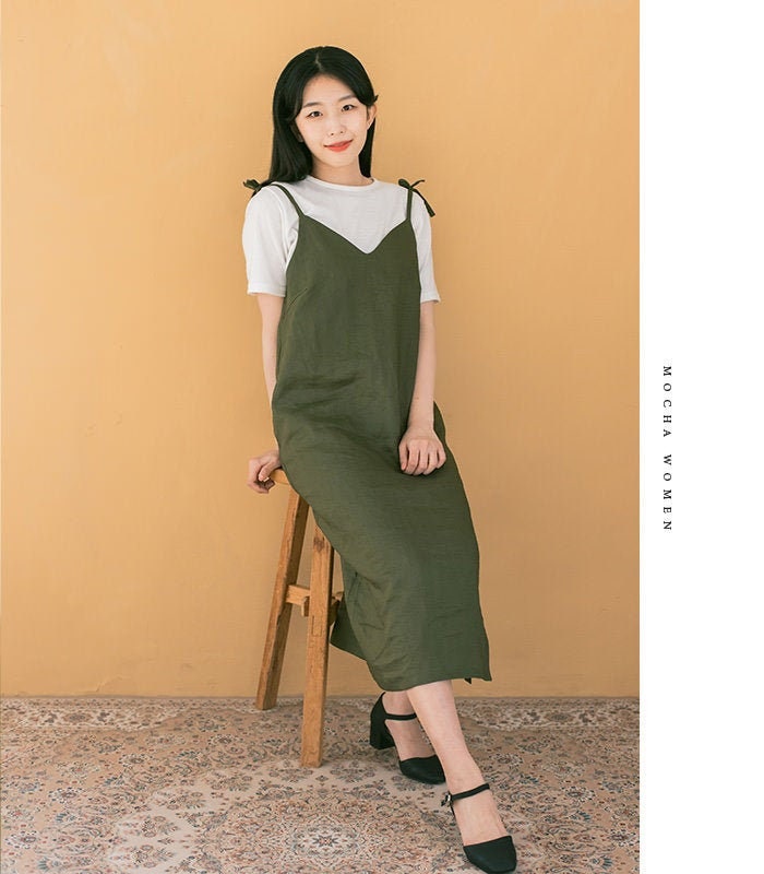 SPRING CUTOUT FLORAL MOCK NECK SWEATER – AKIRA