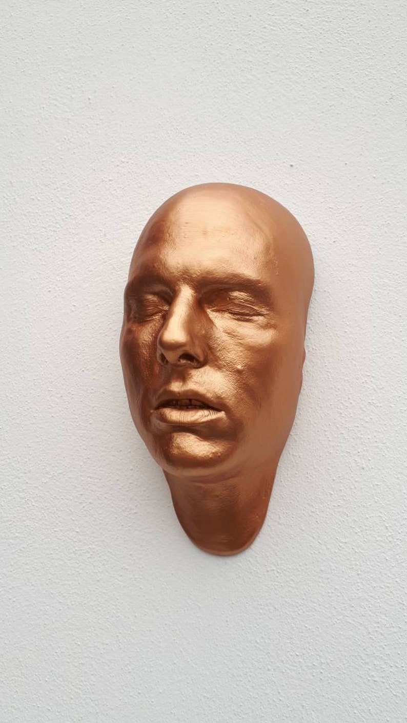 Face cast. Face cast