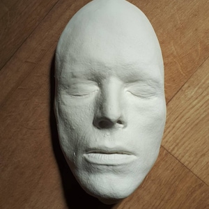 Life Face Cast David Bowie El hombre que cayó a la Tierra 1975 Ojos cerrados imagen 1