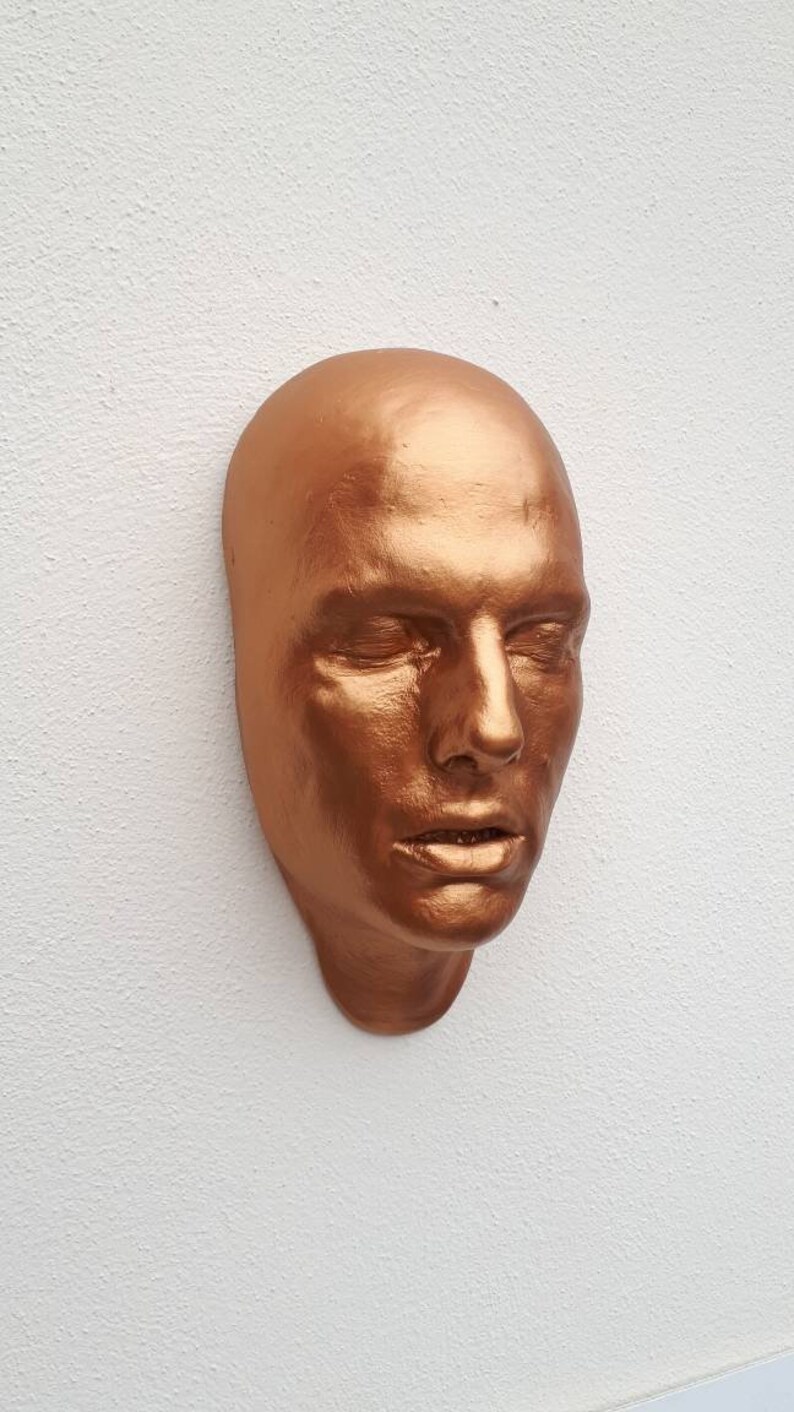 Face cast. Face cast