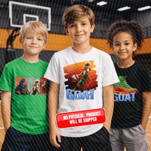 Op de afbeelding: Drie kinderen dragen t-shirts met basketbalthema-afbeeldingen. De shirts tonen een geit die basketbal speelt, een basketbalschoen en een stripfiguur. Het woord "GOAT" staat op de shirts gedrukt. Een rode banner onderaan zegt "ER WORDEN GEEN FYSIEKE PRODUCTEN VERZONDEN".