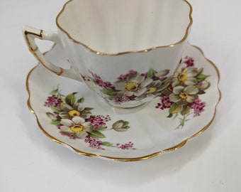 Tea Cup Floral/tea time/tea cup/antique tea cup/pink flower tea cup/tea party