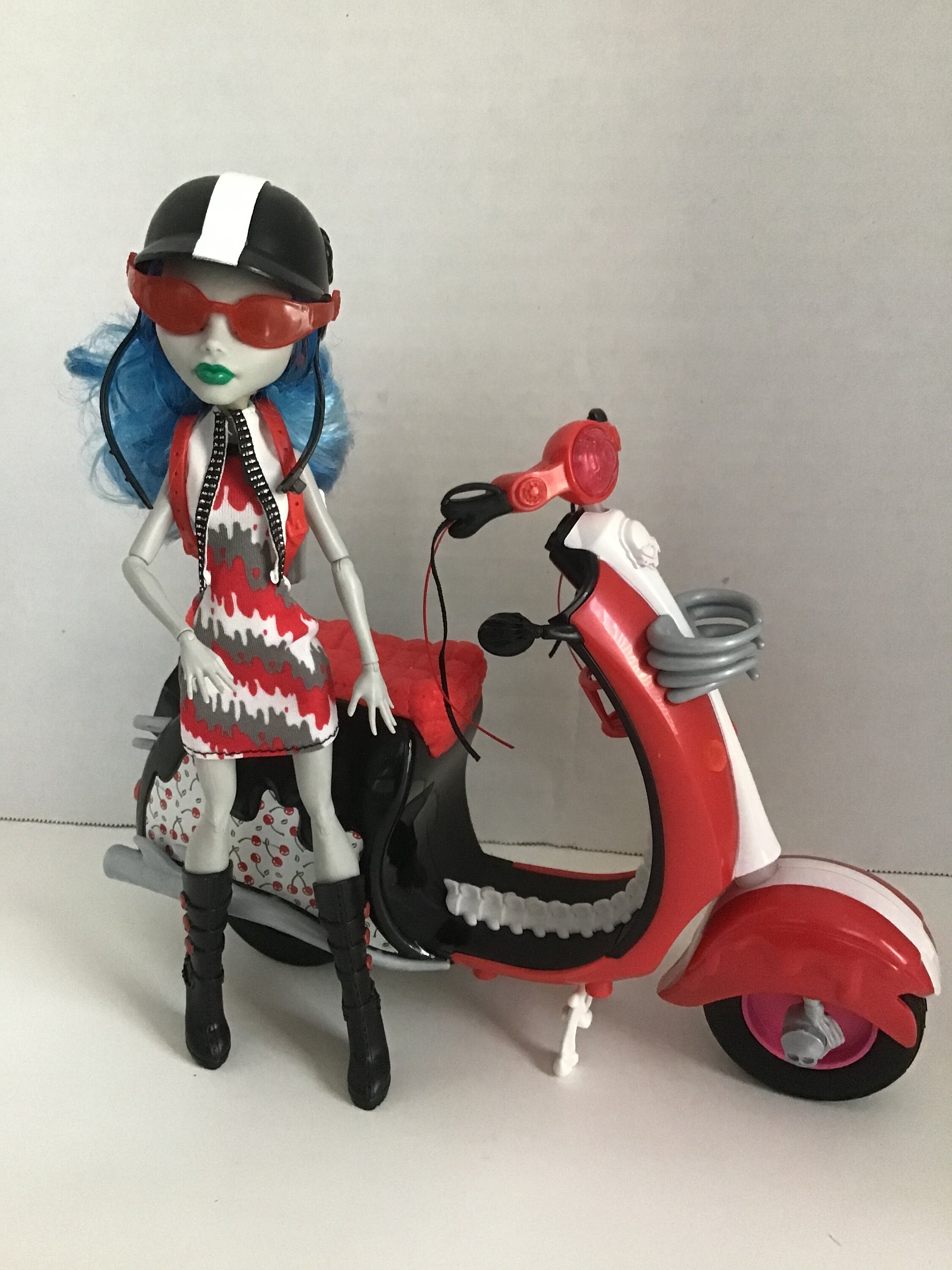 Monster high store ghoulia scooter