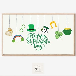 以下が含まれることがあります： 白い背景に、緑色の筆記体で「Happy St. Patrick's Day」と書かれています。金貨の入った壺、馬蹄、クローバー、虹、妖精の帽子、金貨の入った袋、17日と書かれたカレンダーなど、聖パトリックの日のテーマのアイコンが紐にぶら下がっています。