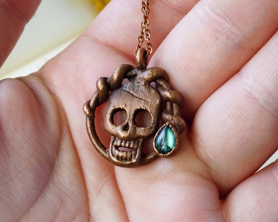 Crystal Avenue goldtone crystal skull necklace NWT | Skull necklace, Crystal  skull, Black crystals