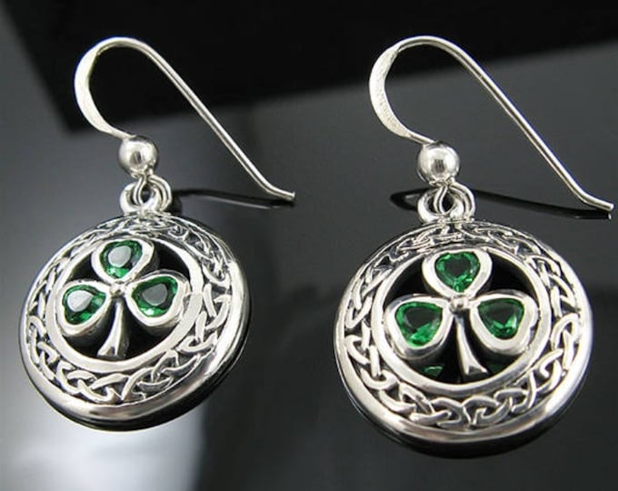 Beautiful Irish Celtic Knot Ring In Sterling Silver With Simulated Emerald - Size 7, Classic Style