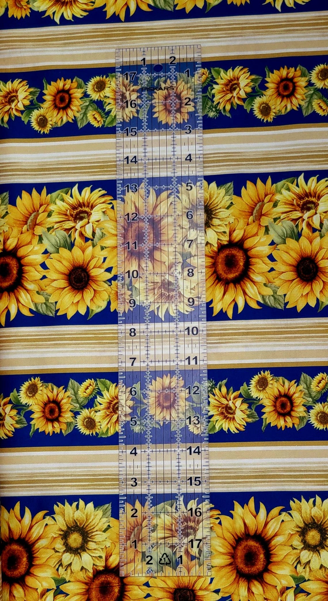 BOLT END 32 INCHES Sunflower Farm by Timeless Treasures Sunflower ...