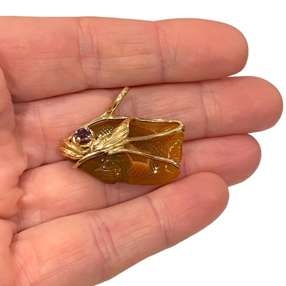 Vintage 14K Gold Carved Agate Fish Pendant - image 7