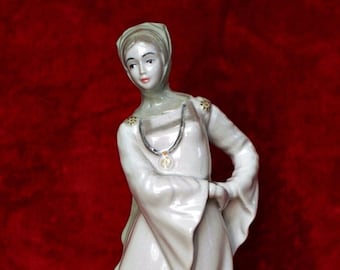 Figurka damy z porcelany vintage