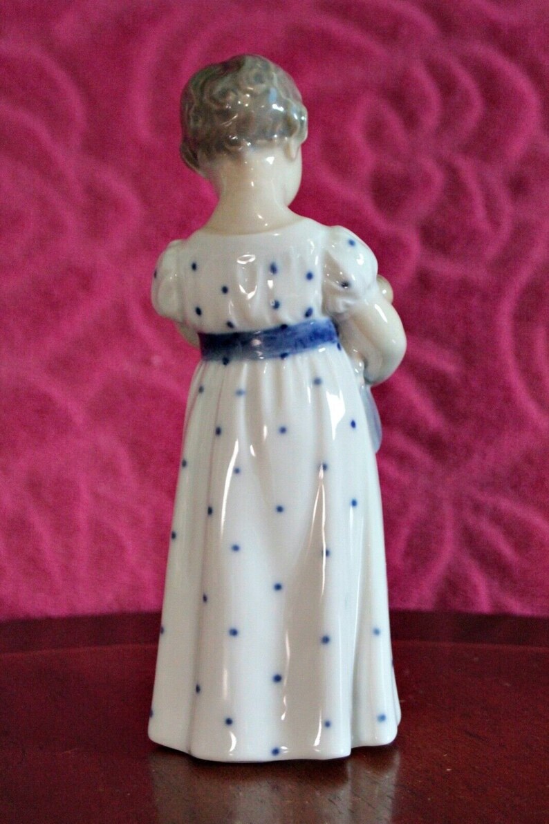 Figurine Royal Copenhagen N°3539 - Bambina Con Bambola - Porcelaine Neuve