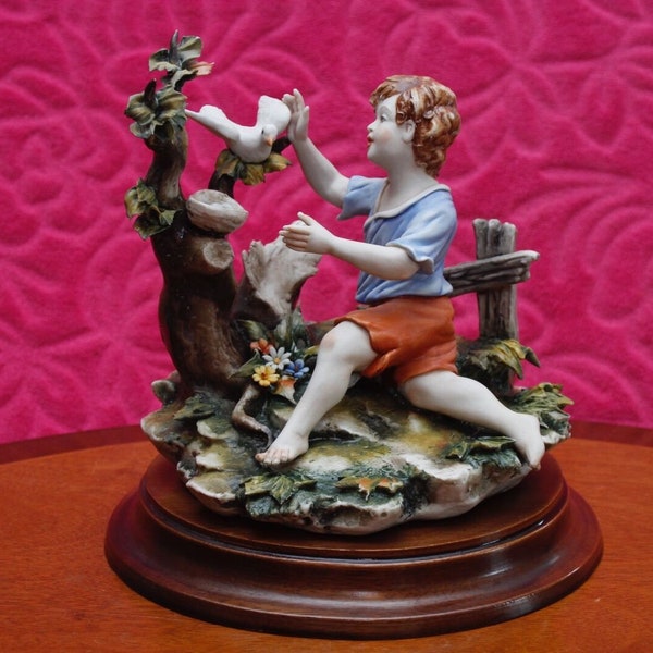 Grande figurine vintage en porcelaine de Capodimonte, groupe italien sur socle en bois