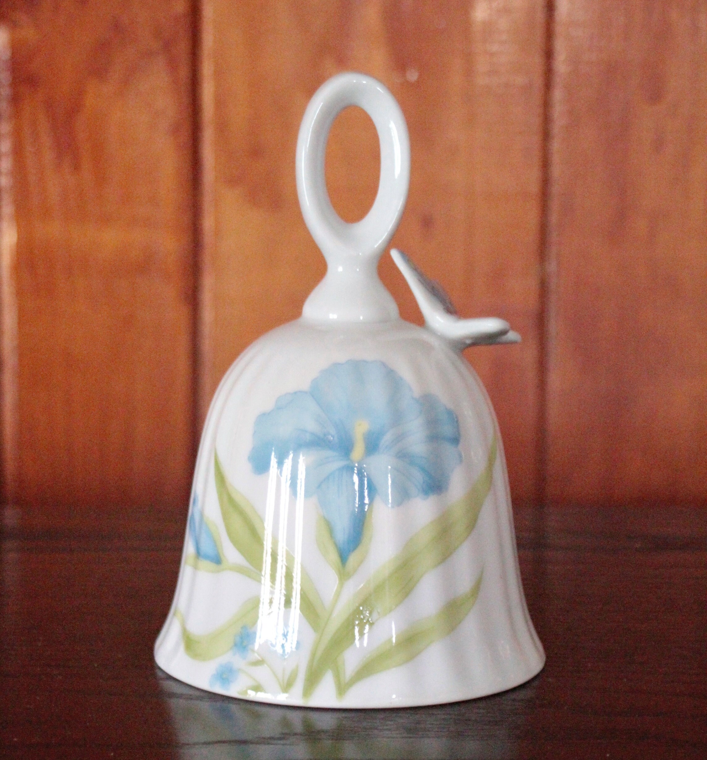 置物 Bella 置物 Bella Vintage White Ceramic 3D Butterfly Floral Bell, Made in