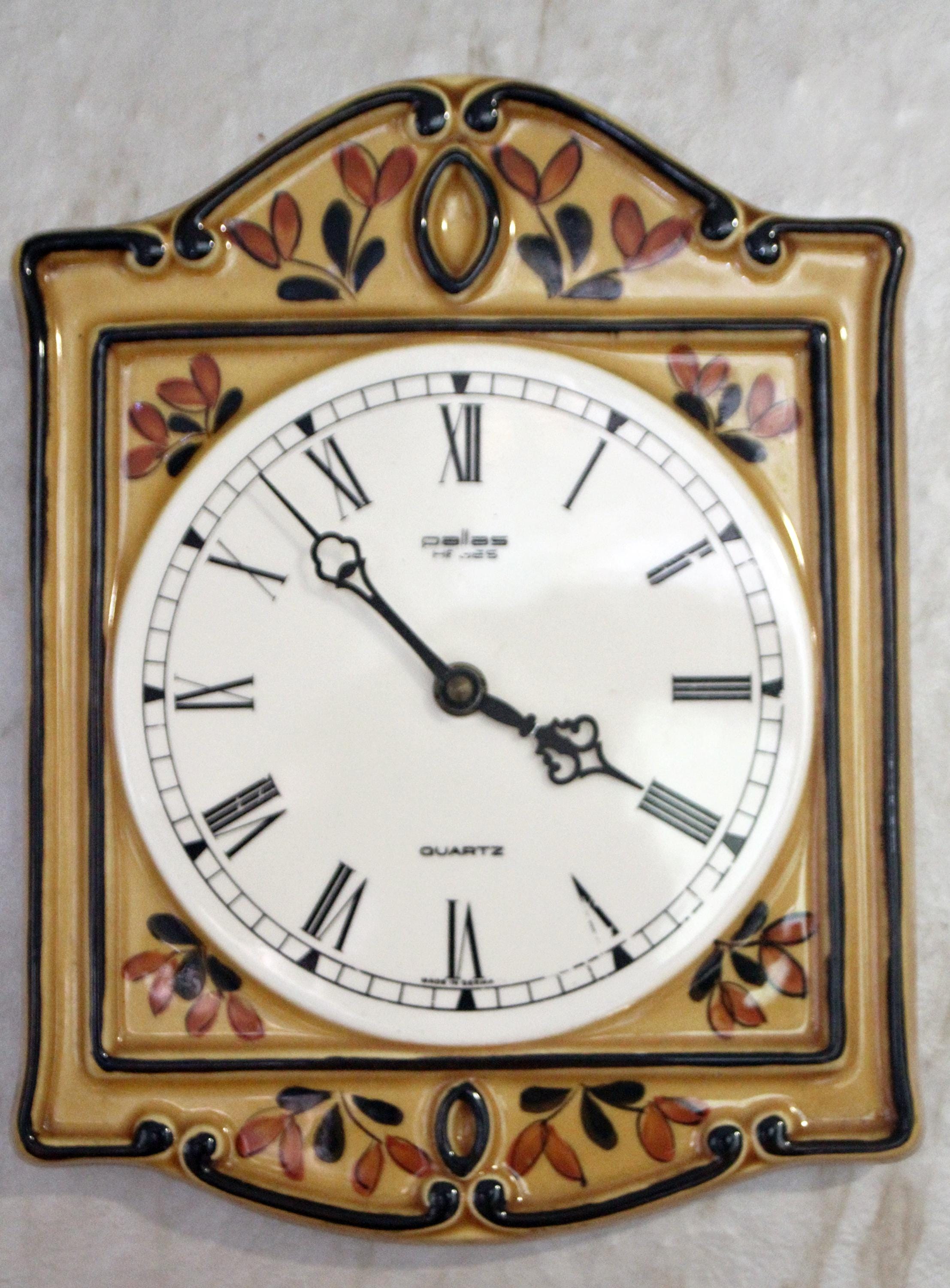 Ancienne Horloge De Table Porcelaine Sur Pied - Remontage Manuel Fonctionnel