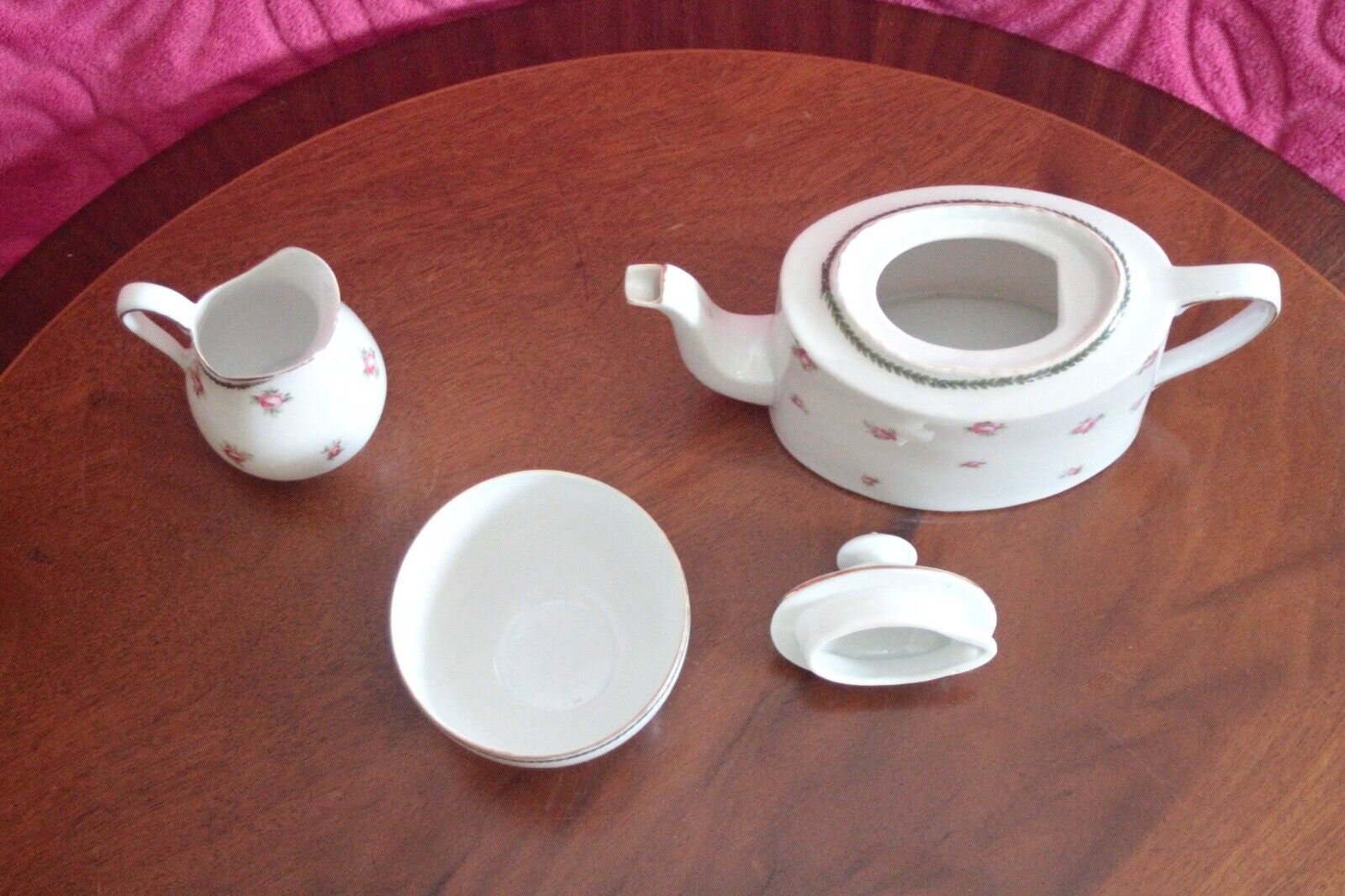 アンティーク オーストリア製「ビクトリア」磁器製ティーポット