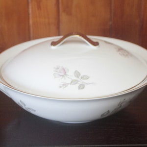 Sopera de verduras con tapa de porcelana alemana Hutschenreuther Hohenberg antigua, modelo Ŗose Garden&#39;, 1954-1969