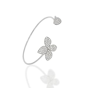 Gentle Leaf Diamond Bangle set with 115 sparkling round brilliant cut diamonds, 1.36 ct. | 18K White gold. magnificent bangle bracelet.