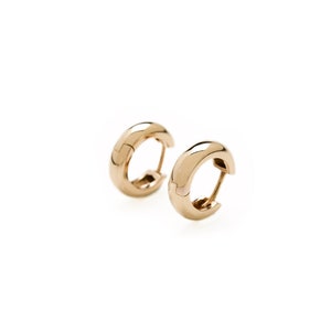 Mini rose gold creolas, perfect to give that something extra to a minimal outfit, gold 18k. Sold also Individually. Mother’s Day gift.