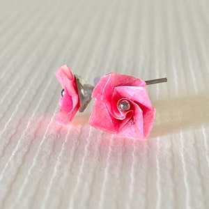 Hübsche kleine Rose Origami Ohrstecker verträumt rosa Bild 5