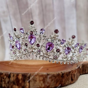 Fast Ship - Contour Fit Lila/Silber Barock Krone - Lila Stein - Tiara mit Lila Steinen - Silberne Krone mit Lila Steinen