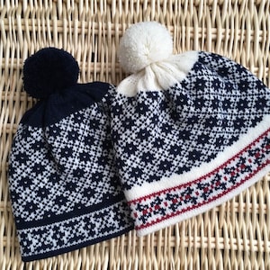 Nordische gestrickte Wintermütze: Unisex Schneeflocken-Bommelmütze