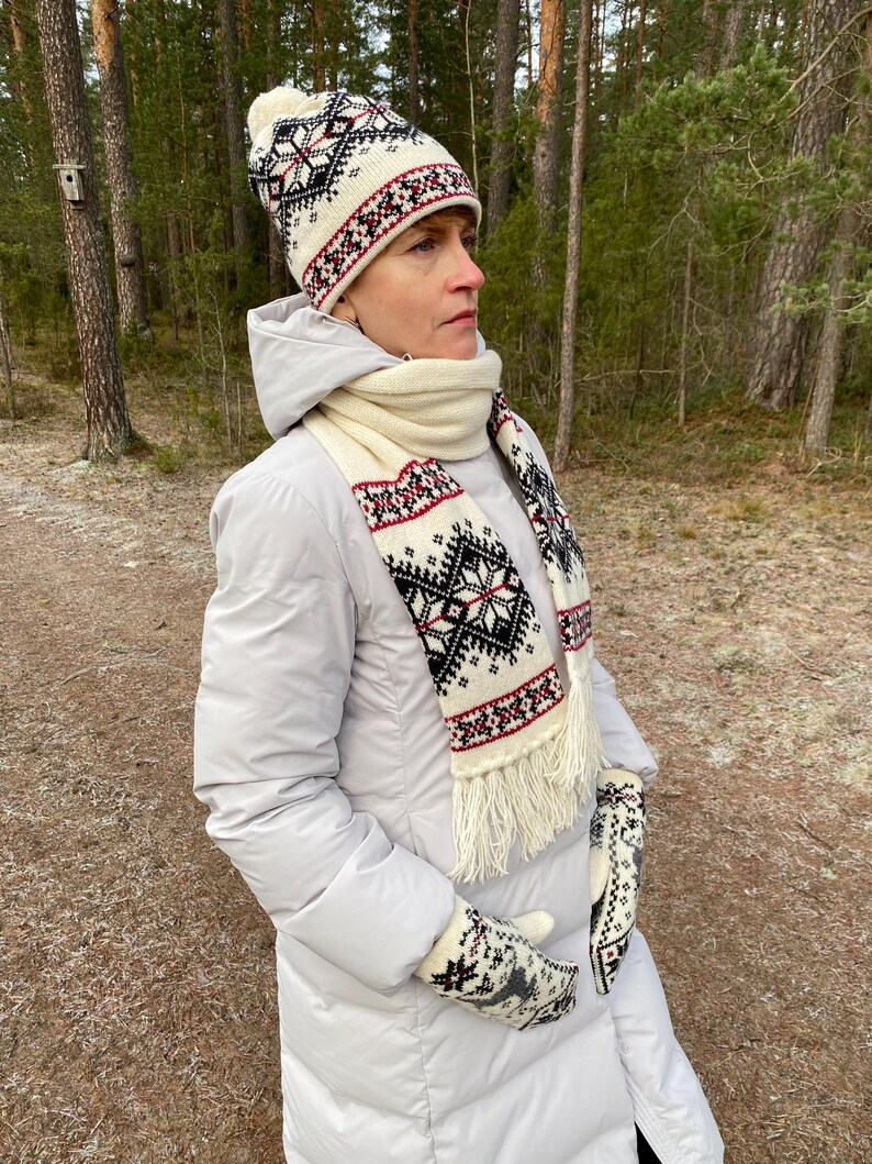 Norwegian White Wool Knit Lined Hat: Unisex Snowflake Winter Pom Pom Beanie image 3