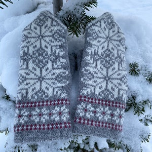 Nordic double knit mittens, Snowflake double mittens, Grey mittens, Christmas wool mittens, Extra warm mittens, Womens knitted mittens