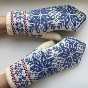 Nordic double knit mittens, Snowflake double mittens, Blue mittens, Christmas wool mittens, Extra warm mittens, Womens estonian mittens