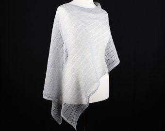 Poncho en tricot de lin : châle d'été gris léger