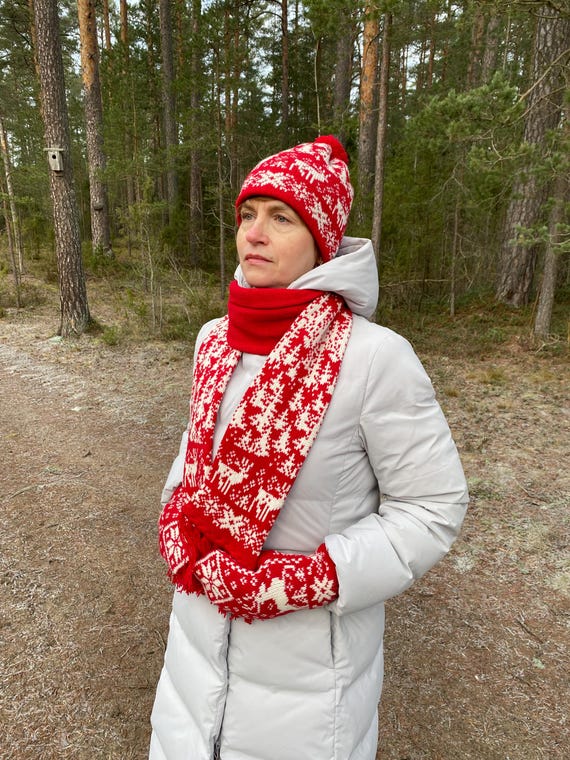 Women's Fleece Red/White/Gray Winter Knit Hat With Pom NEW Tags Reindeer Woolk - View #10