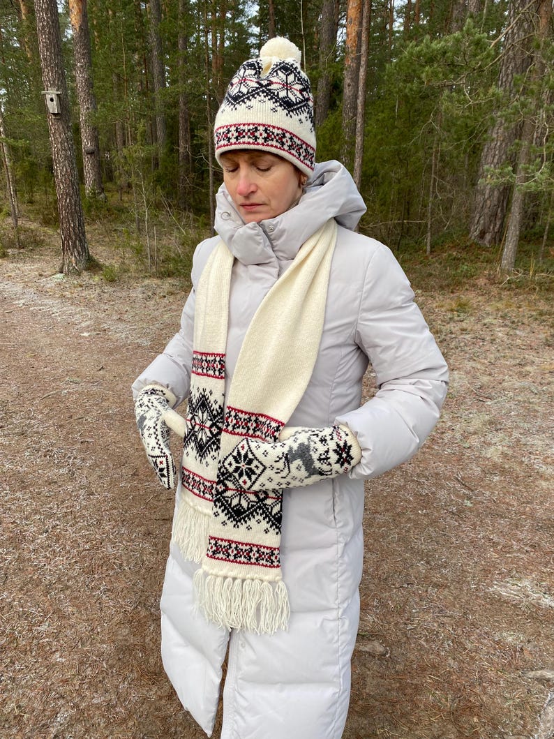 Norwegian White Wool Knit Lined Hat: Unisex Snowflake Winter Pom Pom Beanie image 4