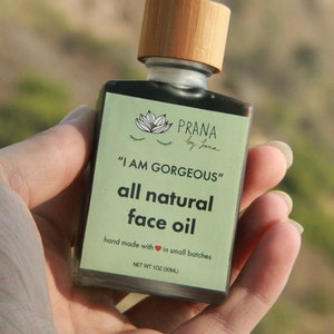 Natural Facial Oil, Ethically sourced, Hemp Seed Oil, Jojoba Oil, Lavender Oil, Anti-Aging ,  SPF 50 ,Minerals & Antioxidant,Primer,Hydrates