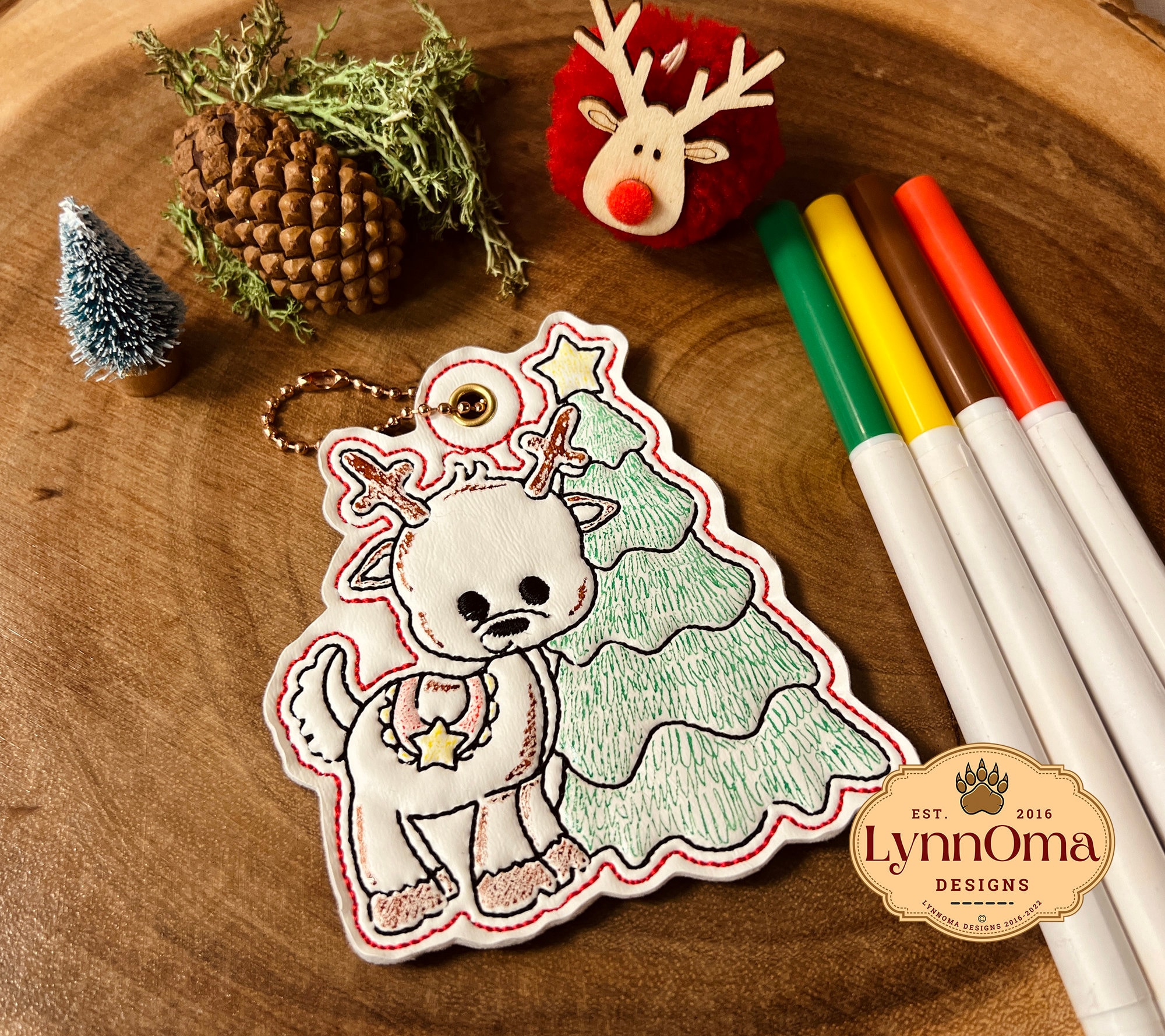 刺繍トナカイのオーナメントデザイン、Color Me 4x4（デジタルファイル