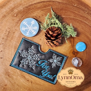 "Digitale Datei ~ ""Stickerei"" im Stickrahmen Weihnachten Schneeflocke Geschenk Kartenhalter Design für Maschinenstickerei." 10x10 Hoop. LynnOma Designs
