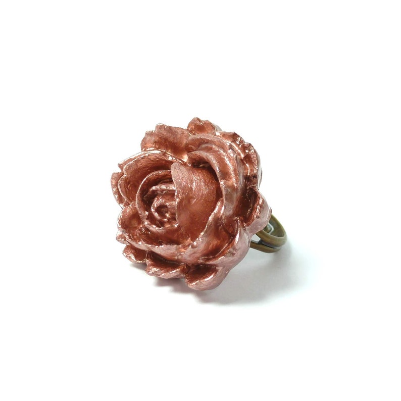 Rose gold rose ring, resin flower ring, dainty and adjustable band, nature inspired jewellery gift for women, romantic gift for her. Brons