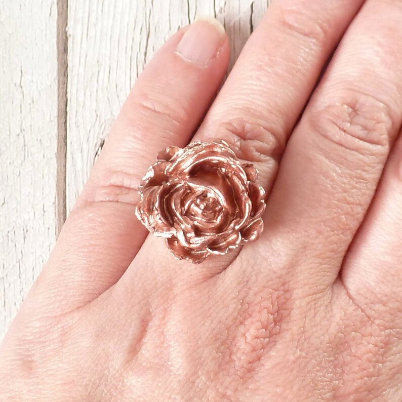 Rose gold rose ring, resin flower ring, dainty and adjustable band, nature inspired jewellery gift for women, romantic gift for her. image 6