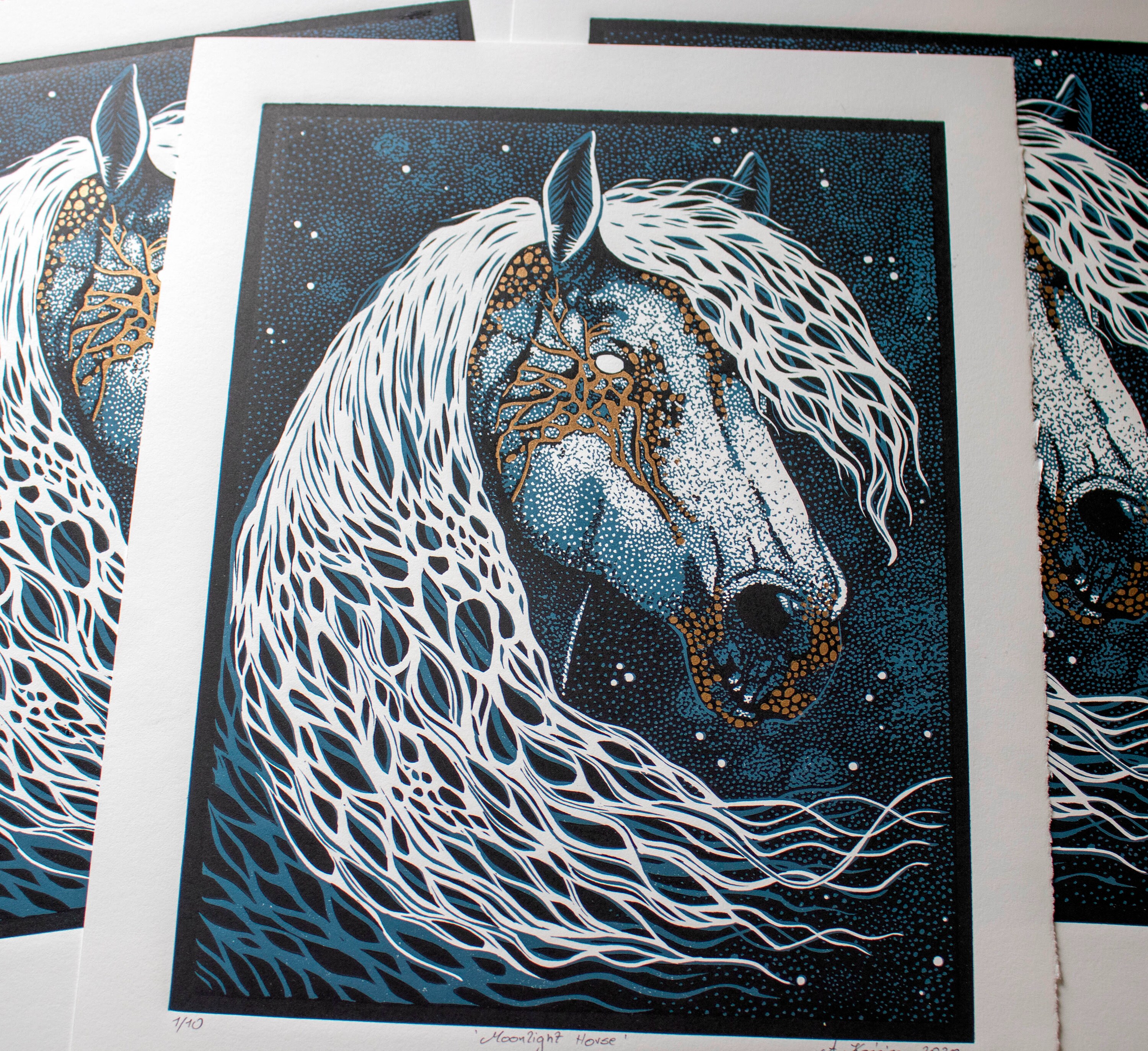 月光馬リノカット版画、オリジナル縮小レリーフアート、11 x 15インチ