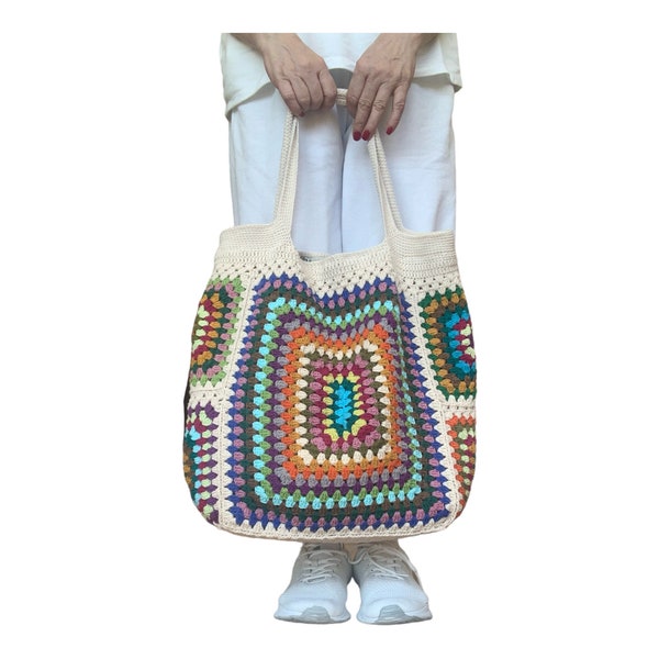 Bolso grande abuela spuare. Bolso tote begie de crochet. Color algodón con forro.