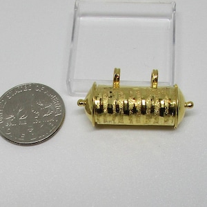 Medalhão Cápsula do Tempo, Ouro Amarelo (maciço). Esconda uma carta secreta dentro da cápsula oca para sempre. Joia única e muito bem trabalhada! (PDN003)