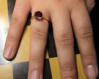 Red Pyrope Garnet Ring: Lady, 14 k Gold, Natural gem, 8 mm, Certified, unheated, AAAAA, round cut. Ready-to-wear ring. January Birthstone.