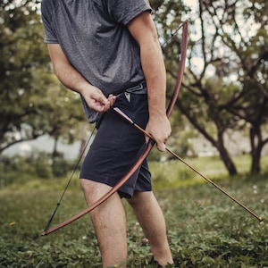 Adult Longbow: 30-35 lb Draw Weight, Beginner Archery