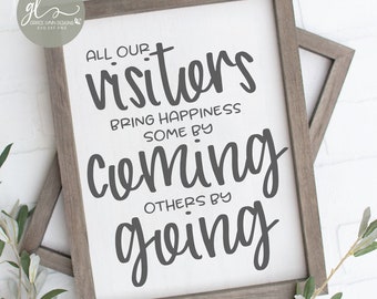 Todos nuestros visitantes traen felicidad SVG, Letrero de bienvenida divertido SVG, Estilo rústico SVG, Frase para el hogar SVG, Archivo Cricut