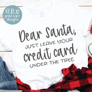 Caro Babbo Natale, lascia la tua carta di credito sotto l'albero - File di taglio digitale natalizio - svg, dxf, png, eps