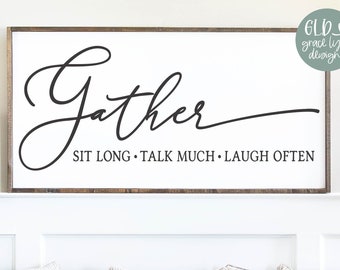Peut inclure: Une enseigne en bois rectangulaire avec le mot "Gather" en écriture noire élégante. En dessous, les mots "SIT LONG • TALK MUCH • LAUGH OFTEN" sont imprimés. L'enseigne est un élément décoratif pour la maison, avec les formats de fichiers SVG, DXF, PNG et EPS.
